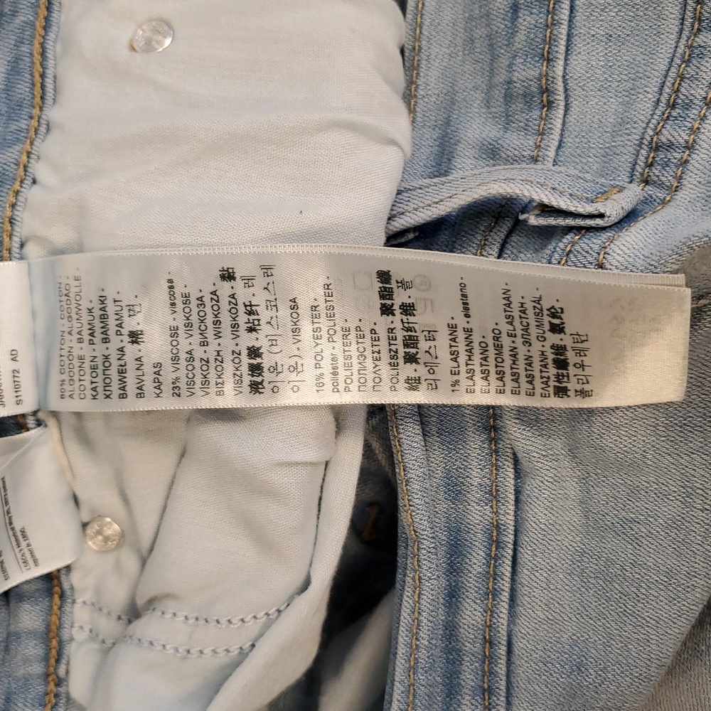 Levi's Light Wash Boyfriend Jeans 31x27 - Picture 9 of 13